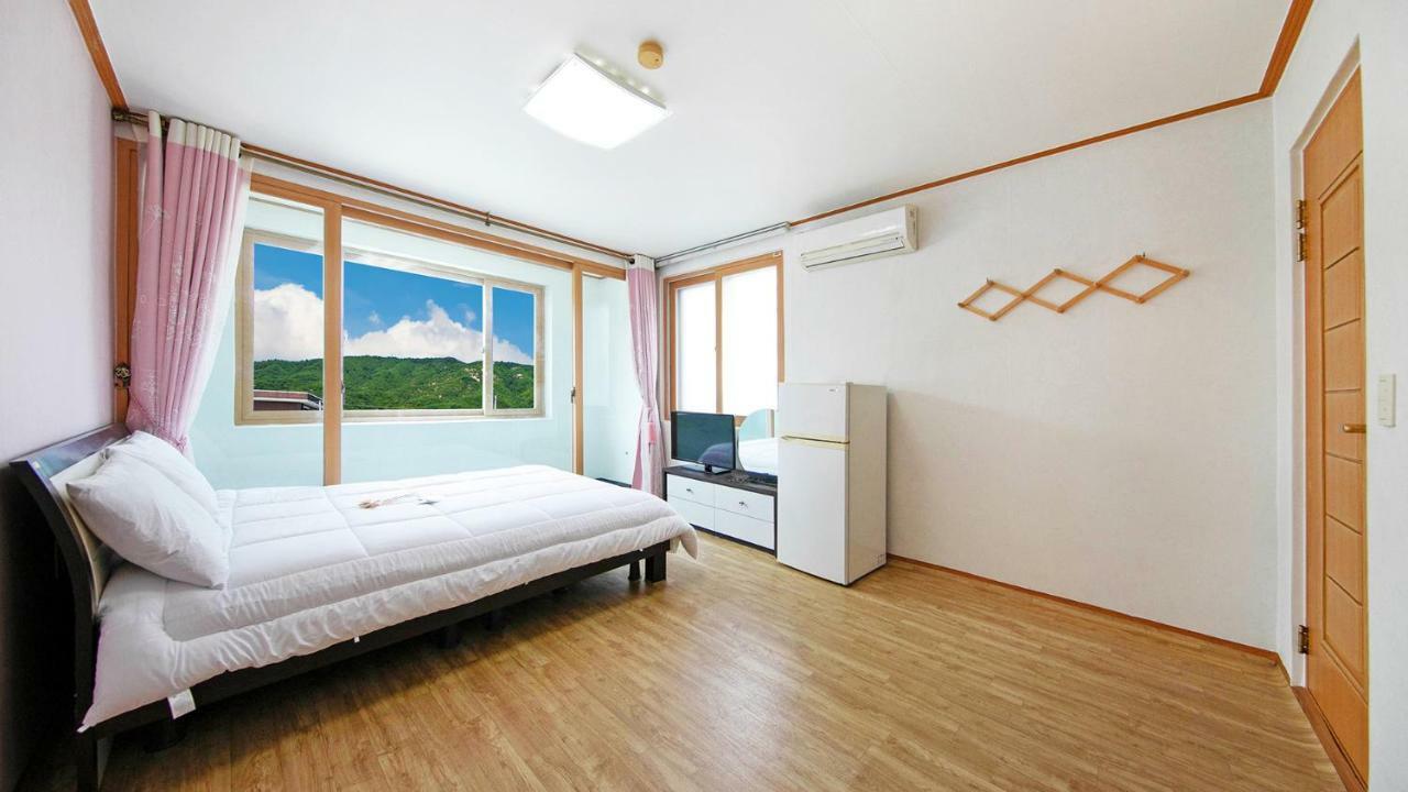 Samcheok Sol Beach Pension Buitenkant foto